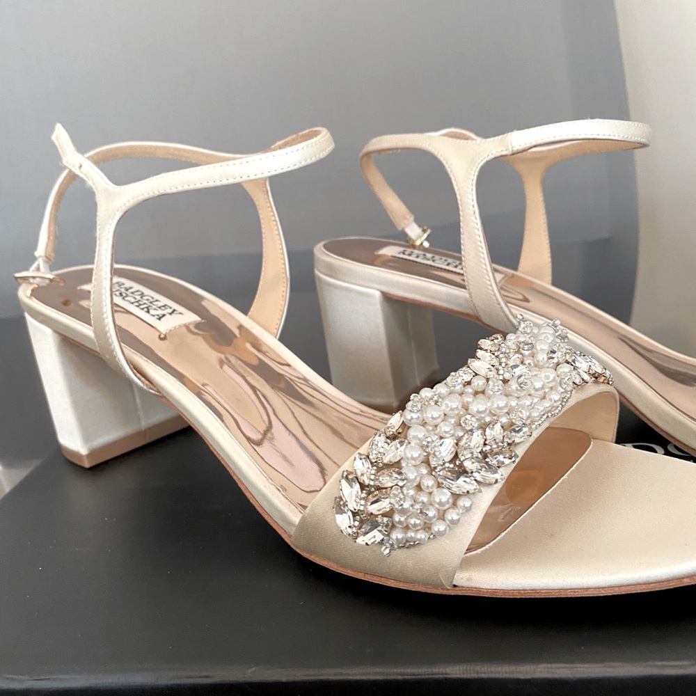 New Badgley Mischka Clair Heel sz 9 Ivory